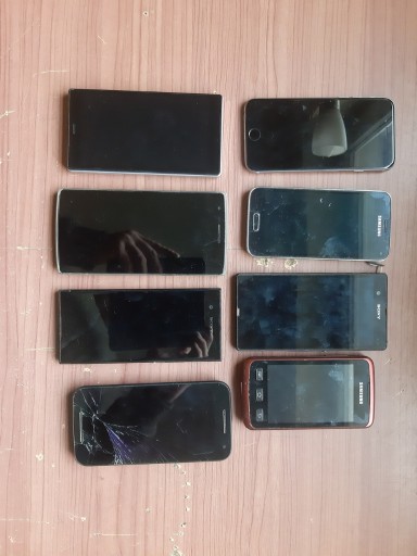 Zdjęcie oferty: 8 NIETESTOWANYCH SMARTFONÓW. 