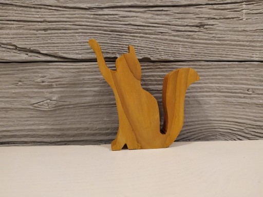 Zdjęcie oferty: Figurka z drewna ; Kot z drewna