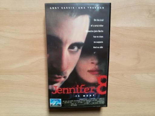 Zdjęcie oferty: JENNIFER 8 (1992) [VHS] Thurman, Garcia, stan DB