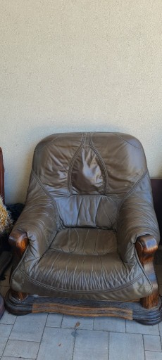 Zdjęcie oferty: Dwa fotele dębowe z grubej skóry w kolorze brązu.