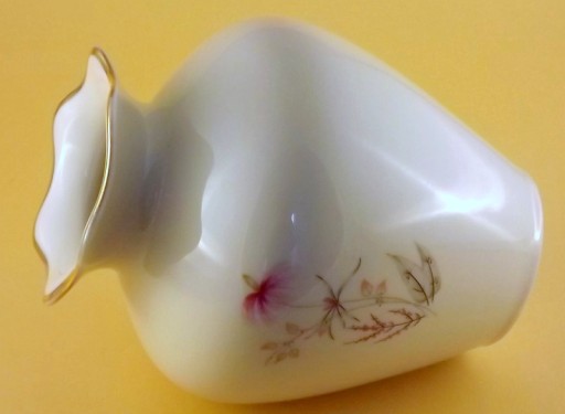 Zdjęcie oferty: Bavaria wazon ecru z delikatną dekoracją