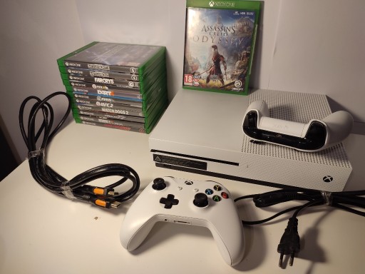 Zdjęcie oferty: XBOX ONE S 1TB 2 PADY GRY HDMI OKABLOWANIE