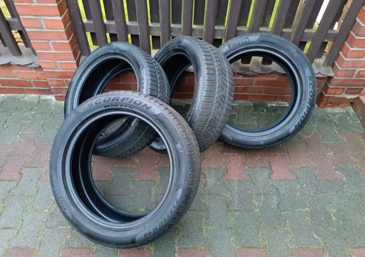 Zdjęcie oferty: Opony zimowe Pirelli Scorpion 235/50/19 -2021 rok