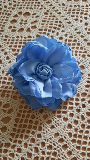 Zdjęcie oferty: Broszka przypinka kwiat  materiałowy błękit 