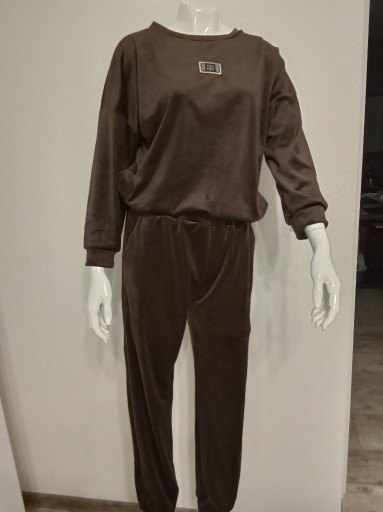 Zdjęcie oferty: Dres MIN w kolorze gorzkiej czekolady , welurowy, uniwersalny.