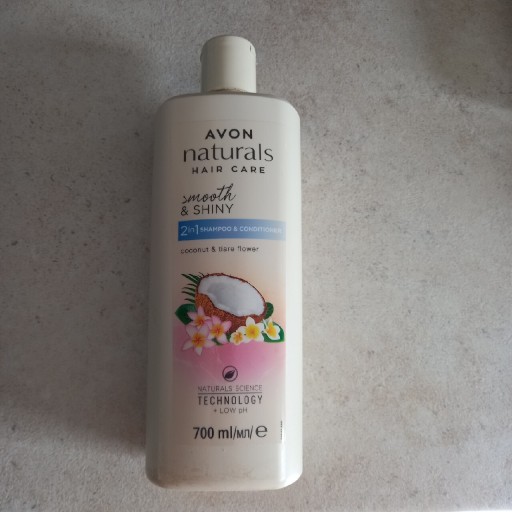 Zdjęcie oferty: Avon Naturals szampon kokos 700 ml