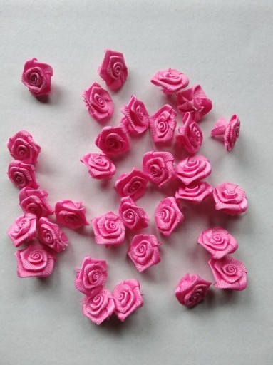 Zdjęcie oferty: Różowe różyczki satynowe atłas 13mm 10szt.-3,5zł
