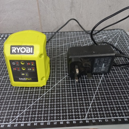 Zdjęcie oferty: Ładowarka Ryobi RC18115