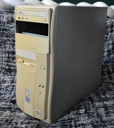 Zdjęcie oferty: Stary komputer Fujitsu Intel Pentium III , M6VBE