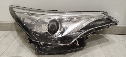 Zdjęcie oferty: Lampa prawa przednia toyota Avensis t27 lift