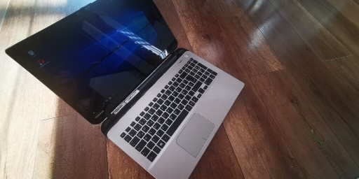 Zdjęcie oferty: Laptop toshiba i5 4210 złota  piękna zadbana 