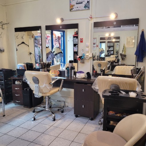 Zdjęcie oferty: Wyposażenie salonu fryzjerskiego i możliwy podnajem