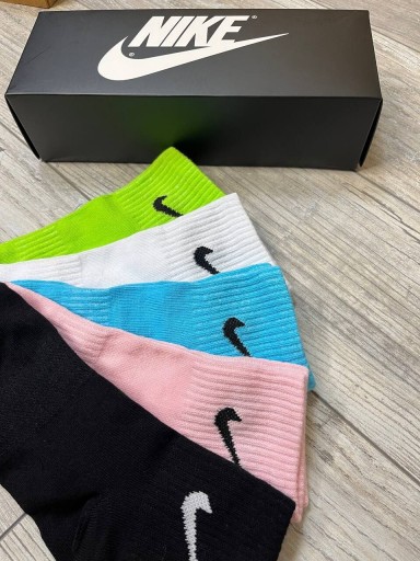 Zdjęcie oferty: Kolorowe krótkie skarpetki nike zestaw 5 par