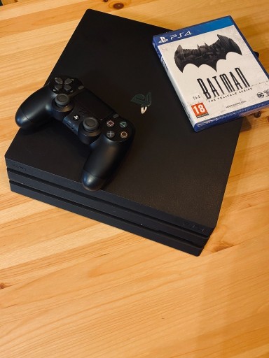 Zdjęcie oferty: Sony PlayStation 4 PRO + PAD + GRA