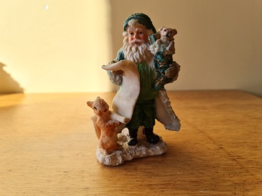Zdjęcie oferty: Ozdoba świąteczna - figurka "MIKOŁAJA" z wiewiórką