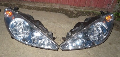 Zdjęcie oferty: Prawie nowe lampy Peugeot 307 z przeciwmgielnymi