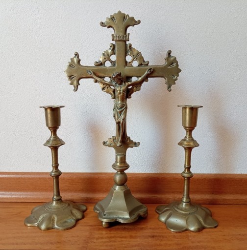 Zdjęcie oferty: Krzyż z mosiądzu + 2 lichtarze, świeczniki, zestaw