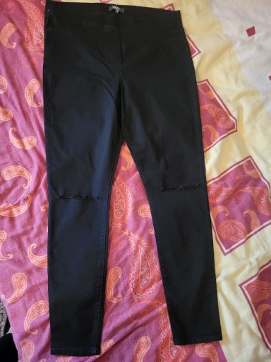 Zdjęcie oferty: Spodnie z dziurami roz. 40