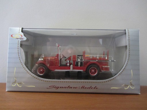 Zdjęcie oferty: SIGNATURE MODELS 1928 Studebaker Fire Truck (1/32)