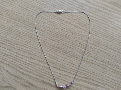 Zdjęcie oferty: łańcuszek srebrny z koralikami srebrnymi i różowym
