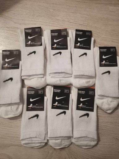 Zdjęcie oferty: Białe skarpety Nike 
