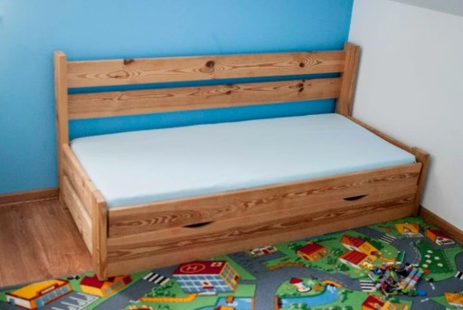 Zdjęcie oferty: Łóżko drewniane z materacem wymiary 160x70