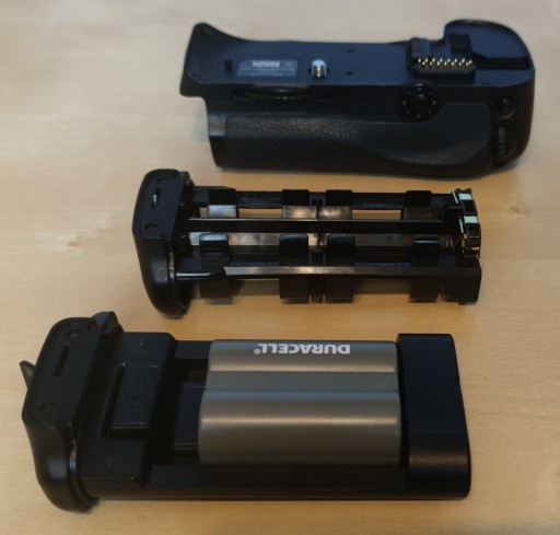 Zdjęcie oferty: Newell MB-D10 battery pack grip Nikon + bateria