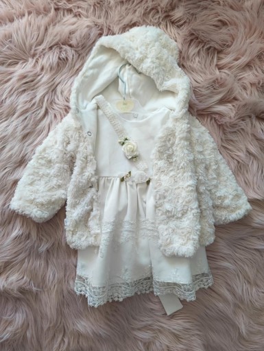 Zdjęcie oferty: Dwa piękne stroje na chrzest.