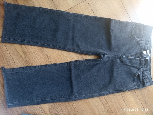 Zdjęcie oferty: Spodnie jeansowe 10lat