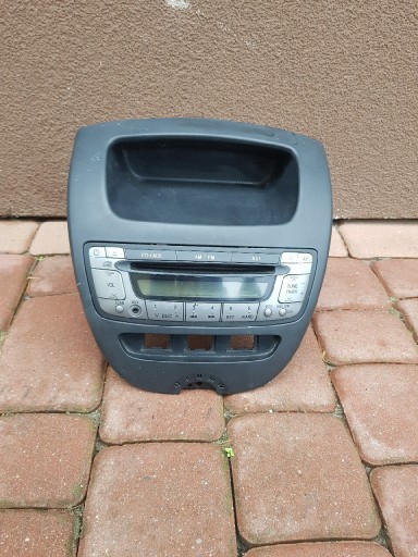 Zdjęcie oferty: Peugeot 107 radio plus obudowa