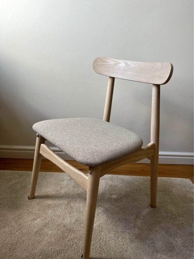 Zdjęcie oferty: 4 krzesła drewniane Nayme (nieużywane)