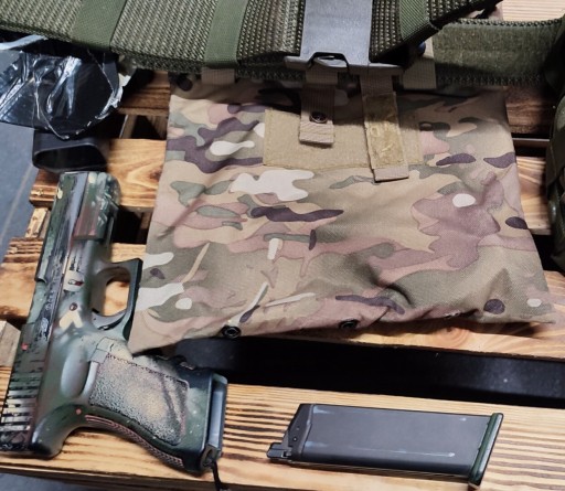 Zdjęcie oferty: Glock 17 z pasem, torba zrzutowa i kaburą 