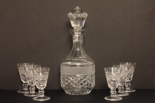 Zdjęcie oferty: Kryształ z lat 70 karafka z 6 kieliszkami