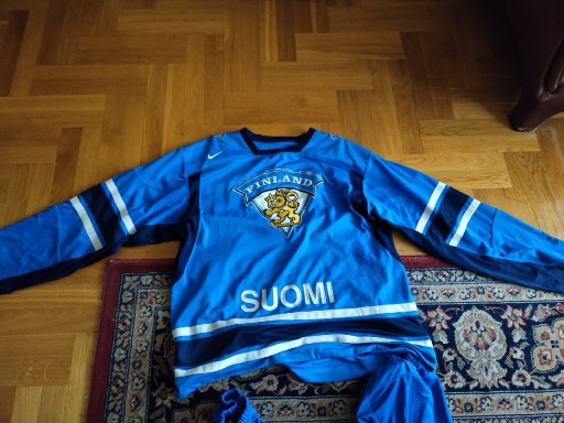 Zdjęcie oferty: Koszulka Finlandia IIHF XL Nike i getry Seher Wood