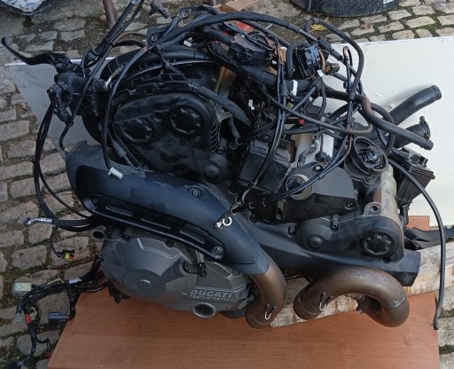 Zdjęcie oferty: Silnik Ducati Monster 821 20r. Cały 