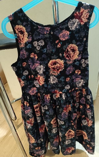 Zdjęcie oferty: Elegancka sukienka dziewczęca w kwiaty 146 H&M