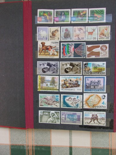 Zdjęcie oferty: OKAZJA ! Zamorze znaczki z klasera. TANIO !
