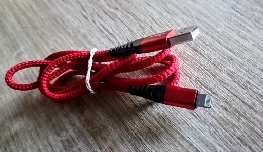 Zdjęcie oferty: Kabel do ładowania iPhona 0.9m czerwony 