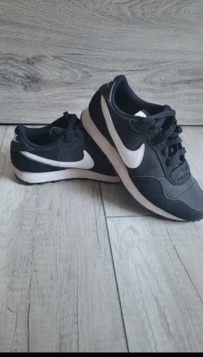 Zdjęcie oferty: Nike Buty damskie sportowe Valiant rozmiar 37,5