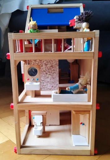 Zdjęcie oferty: Uroczy drewniany domek dla lalek 