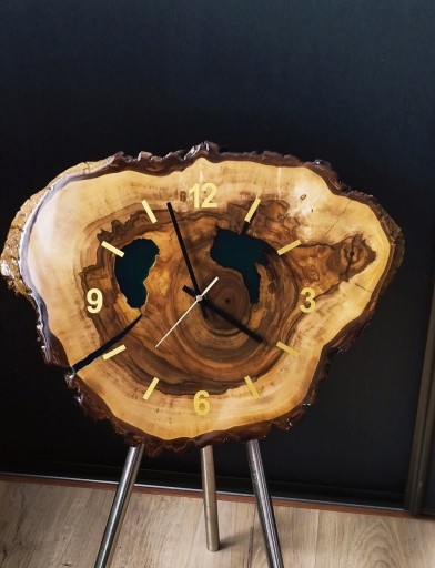 Zdjęcie oferty: Zegar ścienny ( z plastra orzecha włoskiego)