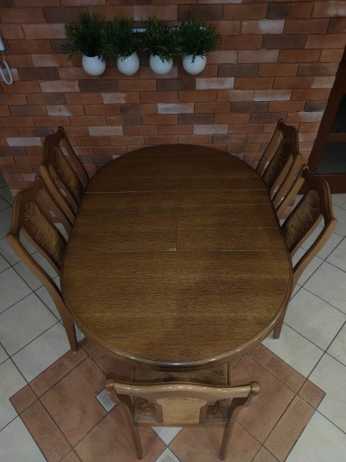 Zdjęcie oferty: Stół kuchenny drewniany z 5 krzesłami w komplecie 