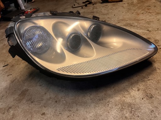 Zdjęcie oferty: Chevrolet Corvette C6 lampa reflektor przód prawy