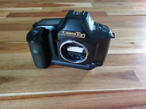 Zdjęcie oferty: Aparat lustrzanka Canon T90
