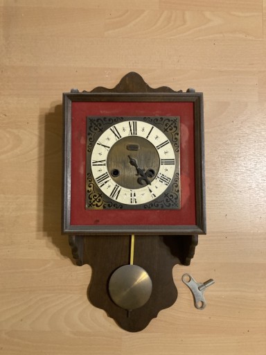 Zdjęcie oferty: Zegar vintage nakręcany z wahadłem Metron PRL