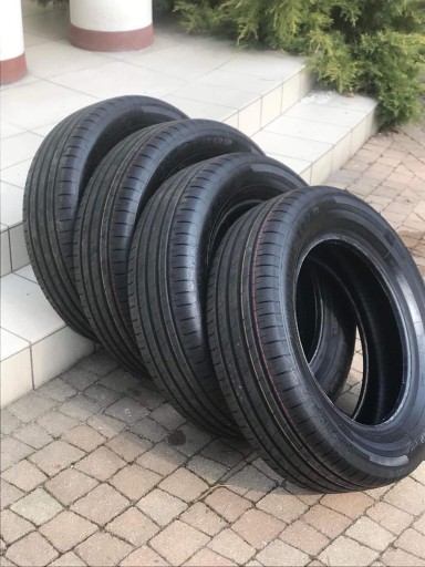 Zdjęcie oferty: Goodyear Efficient Grip Performans 205/60R16