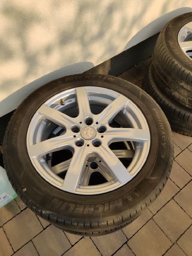 Zdjęcie oferty: Felgi z oponami letnie R17 Toyota  215/55/R17