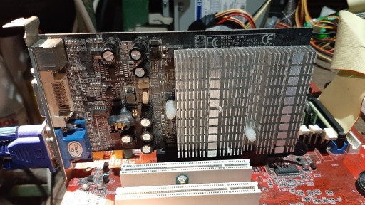 Zdjęcie oferty: Old karta graficzna AGP NVIDIA GEFORCE 6200  256mb