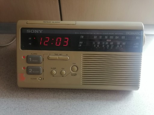 Zdjęcie oferty: SONY Retro RADIO z budzikiem model. ICF-C220L