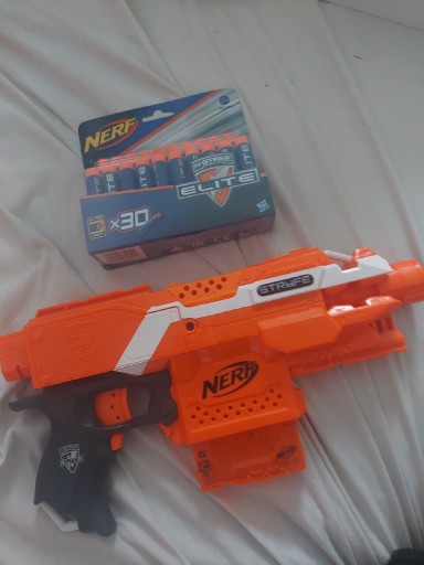 Zdjęcie oferty: Pistolet Nerf N-strike elite + 32 strzałki